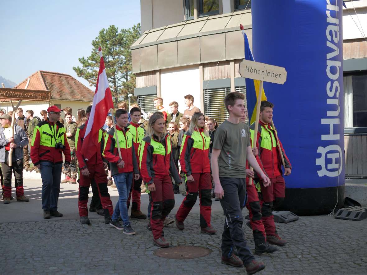 Hohenlehen marschiert ein