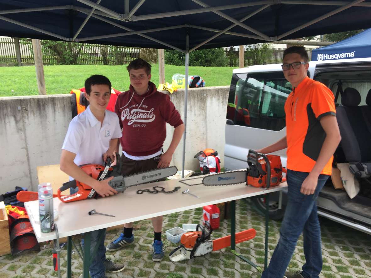 Letzte Vorbereitungen an der Säge
