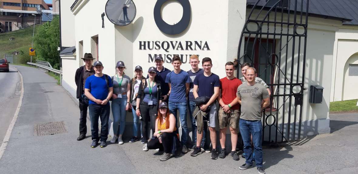 Unser Team vor dem Husquvarna-Museum