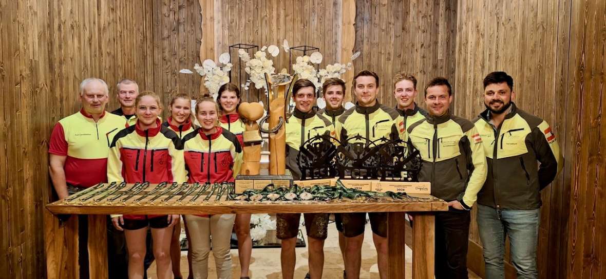 Viele Medaillen und Pokale für uns